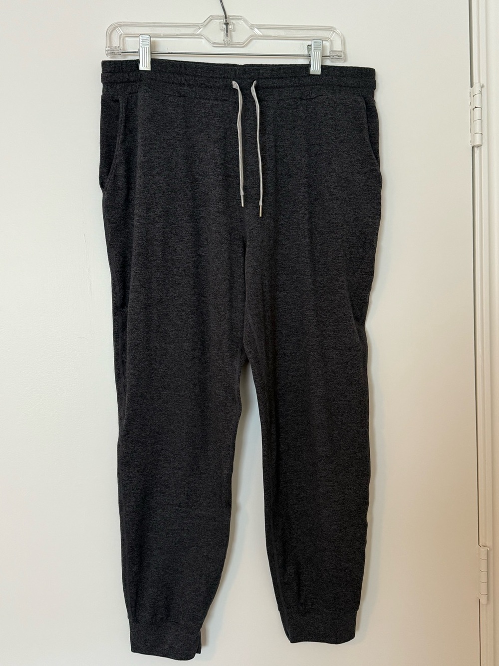 Vuori Women’s Performance Jogger- Charcoal Heather